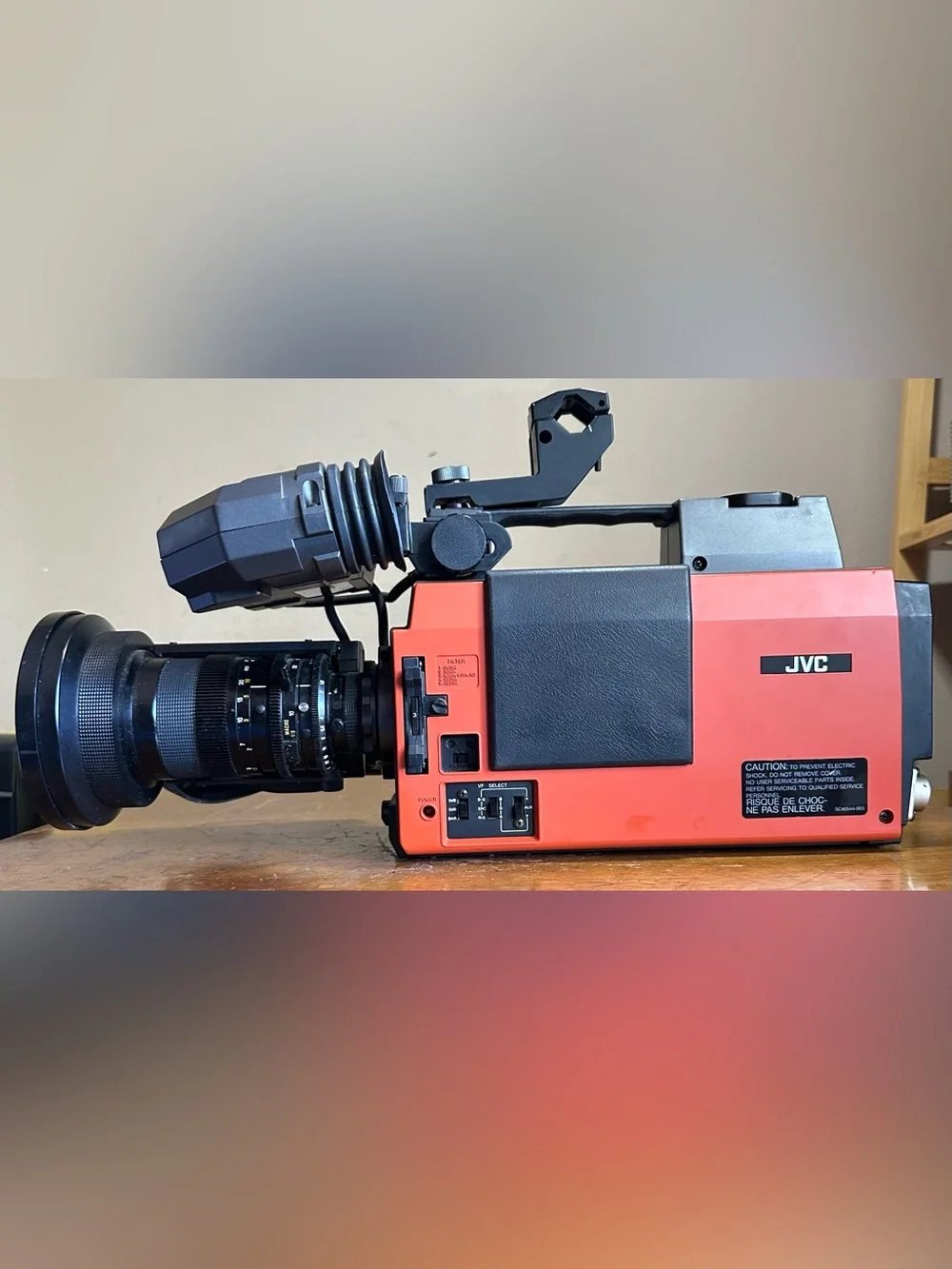 JVC Model KY-1900CH Portable Tree-Tube Professional Color Video Camera Camcorder